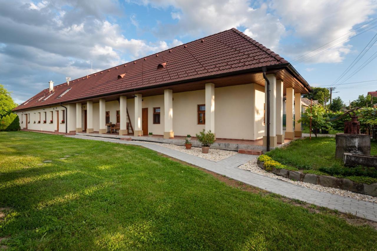 Appartement Farmaobeckov Sk Extérieur photo